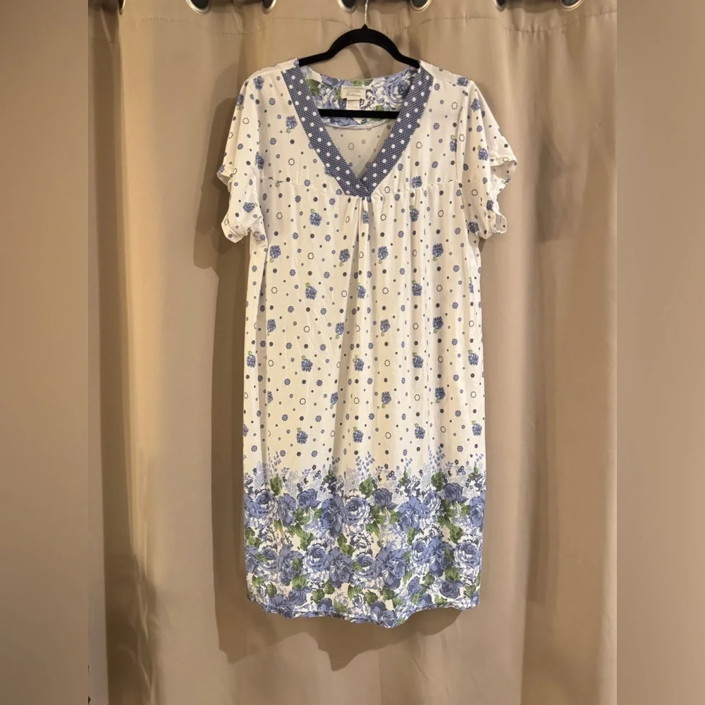Lati Fashion Floral Print Nightgown with Blue Accents